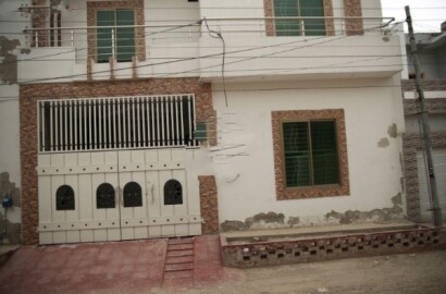 4 Marla Double Storey House Available For Sale in Farooq Colony