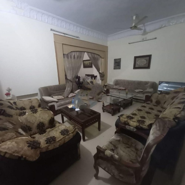 12 Marla Double Storey House For Sale In New Satellite Town Block W, Sargodha Specifications: 5 Bedrooms, 5 Bathrooms, 2 Kitchens, 2 TV Lounges, 1 Drawing Room, 2 Store Rooms, Porch Facilities: Water Supply, Sewerage, Electricity, Sui Gas